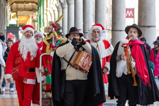 Marcia Babbo Natale - Milano Piazza Duomo